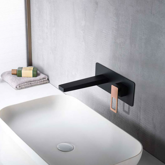 Mitigeur de lavabo doré et noir H31cm pour salle de bains