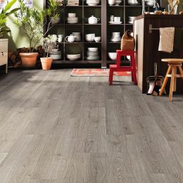 Sol stratifié Managua lame large Chêne Flavia gris 24,3*128,2 cm