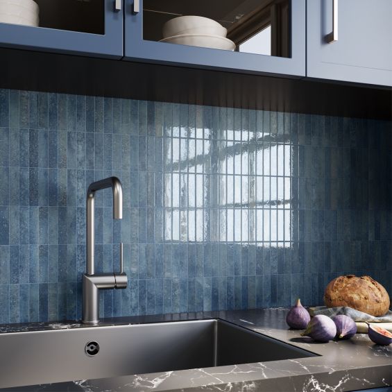 Carrelage mur effet zellige Riad bleu marine 10x30 cm