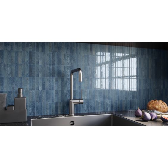 Carrelage mur effet zellige Riad bleu marine 10x30 cm