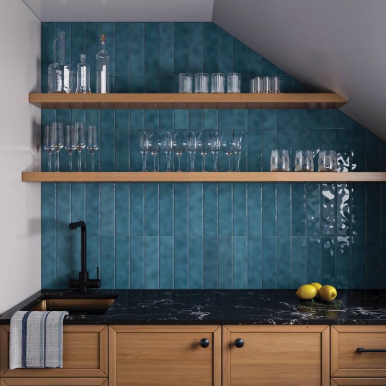 Carrelage mur effet zellige Amani Bleu Abysse 7x25 cm