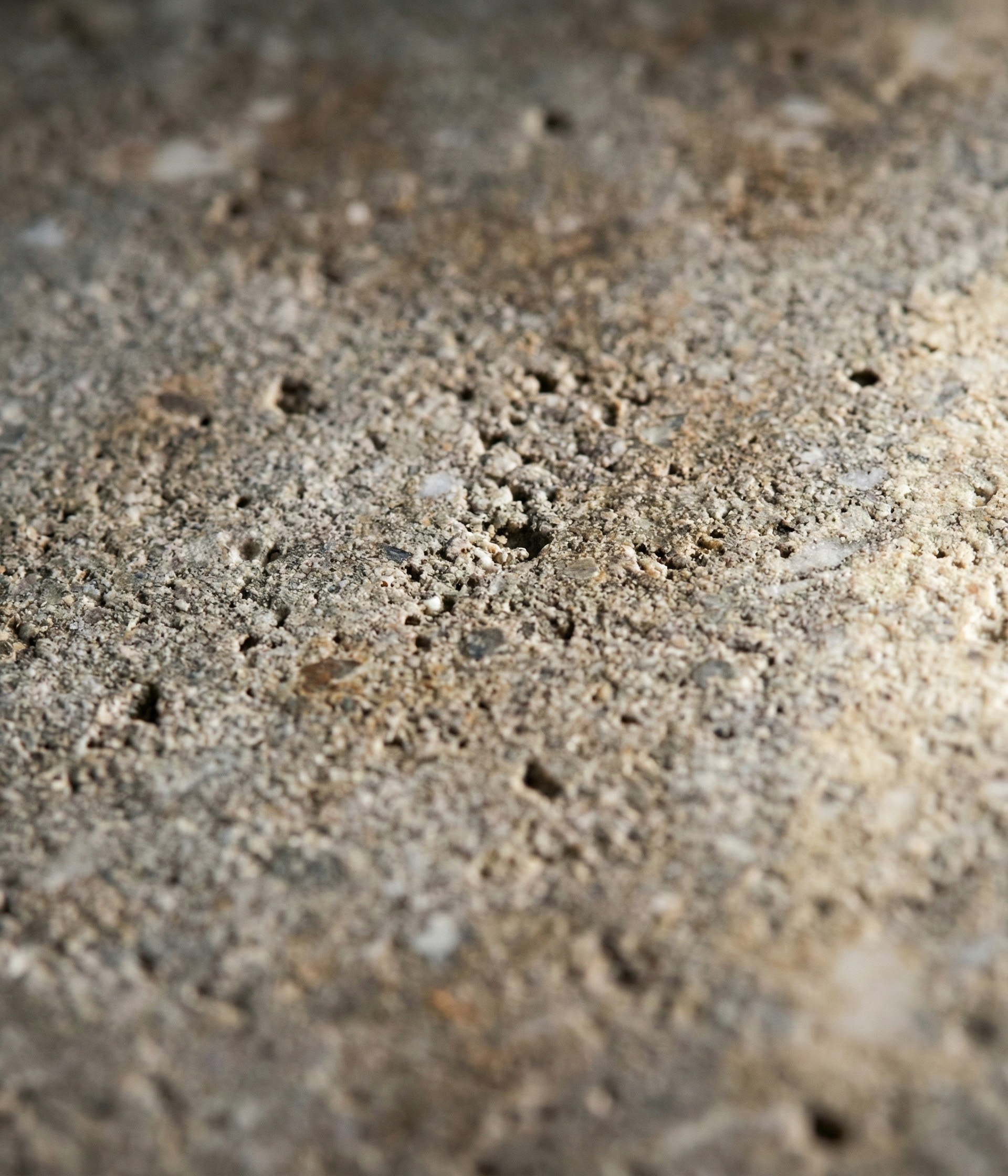 Gros plan texture poreuse carreaux de ciment avec détails des pigments