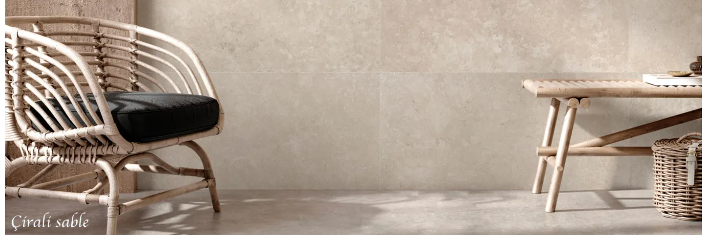 Carrelage sol effet Travertin Çirali sable beige clair pour l'espace détente