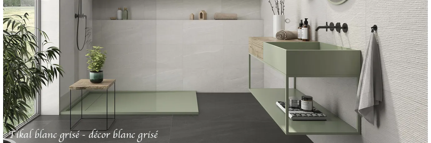 Carrelage mur Tikal blanc grisé et décor blanc grisé pour la salle de bain style nature