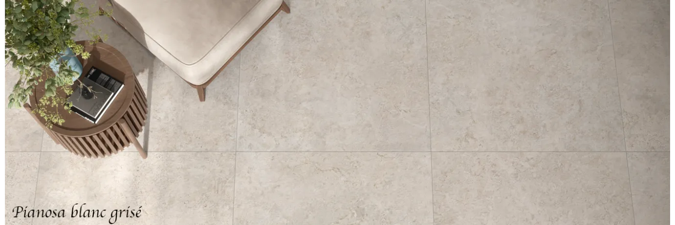 Carrelage extérieur effet pierre de travertin Pianosa blanc grisé pour la terrasse