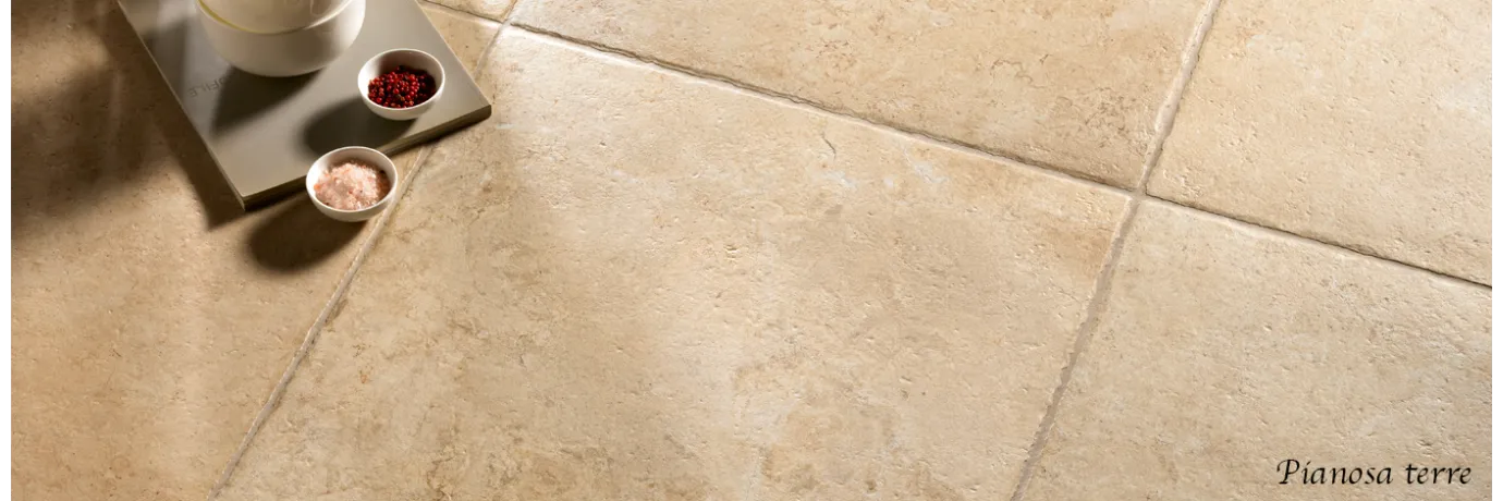 Carrelage extérieur effet pierre de travertin Pianosa terre pour le hall extérieur