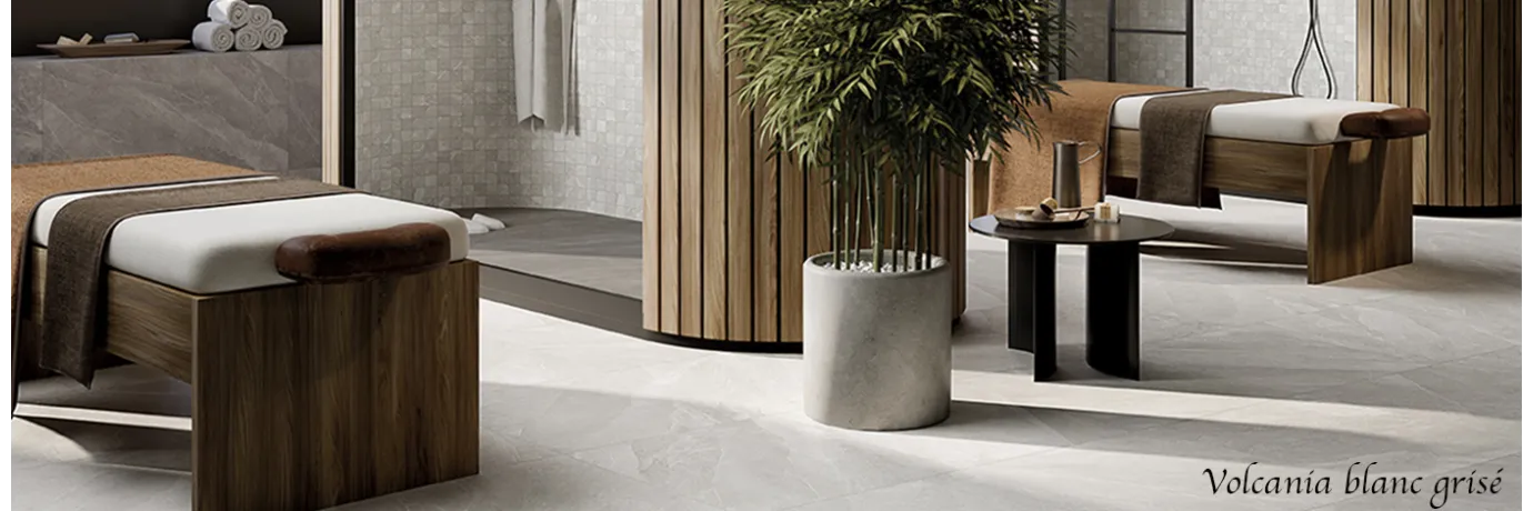 Carrelage intérieur effet pierre volcania blanc grisé pour un spa