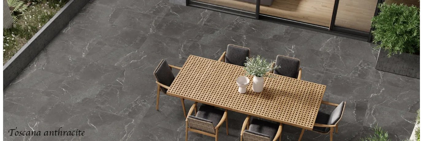 Dalle extérieur effet pierre de travertin Toscana 2.0 anthracite pour la terrasse