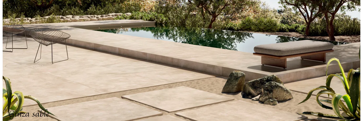 Carrelage extérieur effet moderne Ginza beige pour la terrasse et le contour de la piscine style déco desert