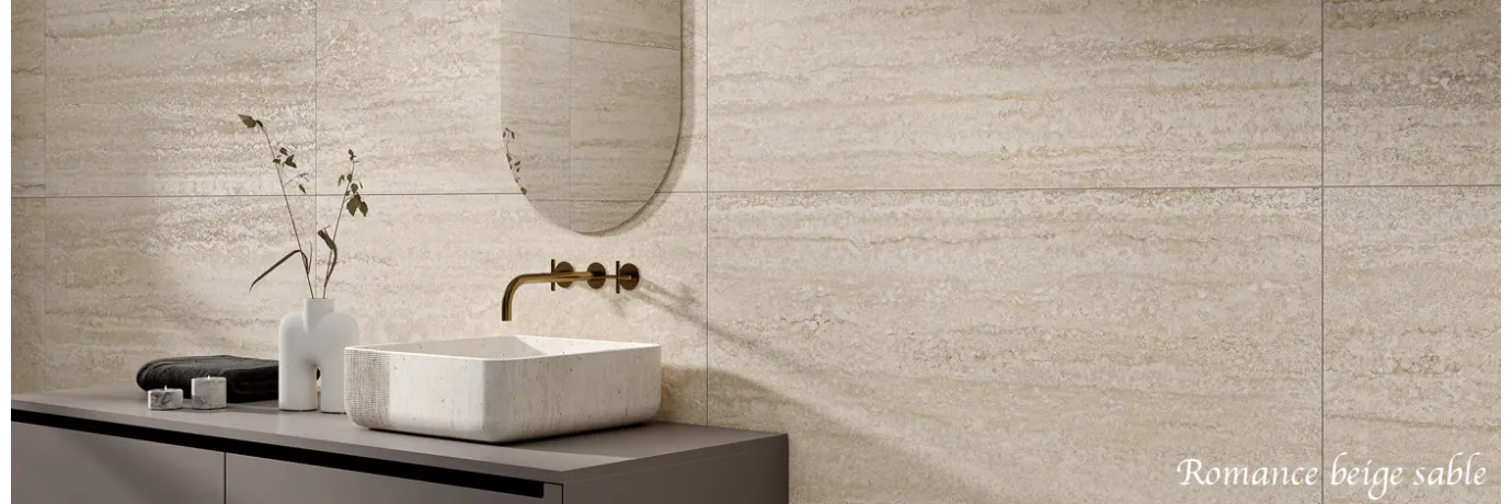 Carrelage intérieur effet travertin romance beige sable dans les tons beige pour la salle de bain