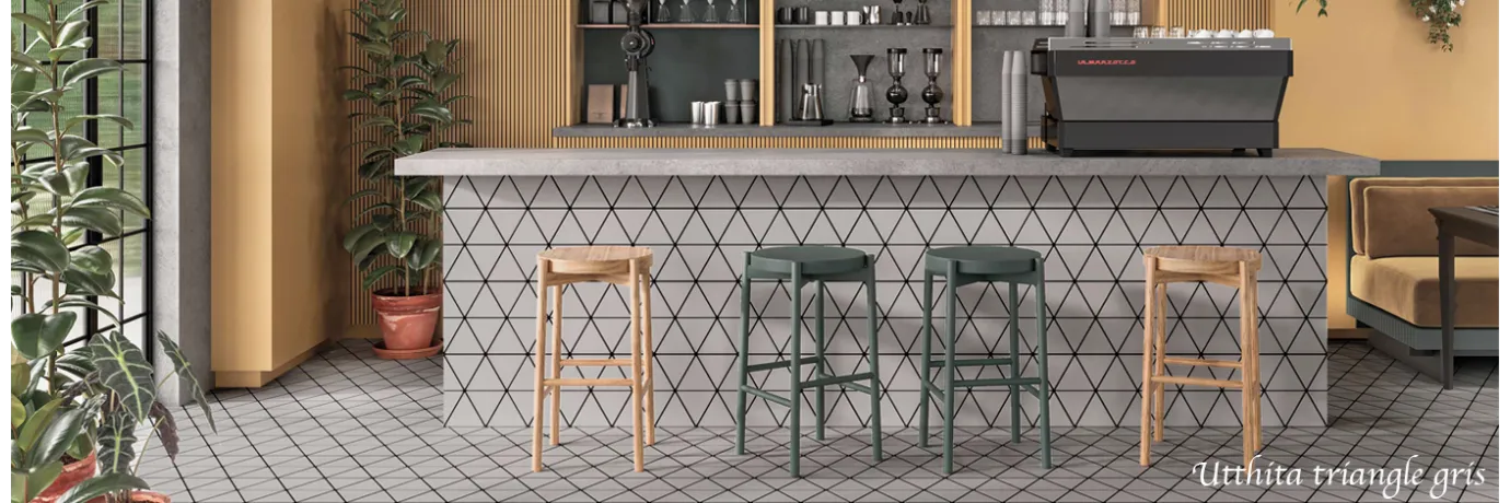 Pierre de parement Utthita triangle gris pour un café