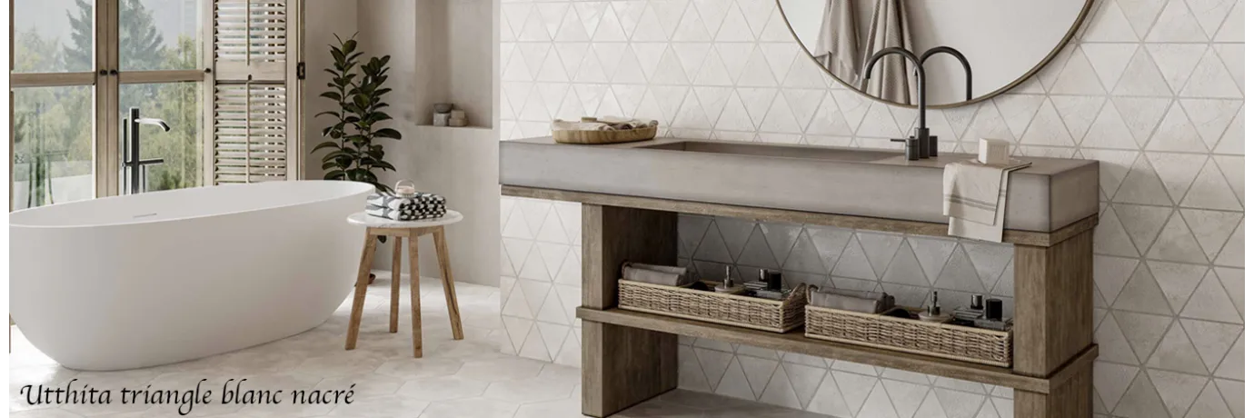 Pierre de parement Utthita triangle blanc nacré pour la salle de bain 