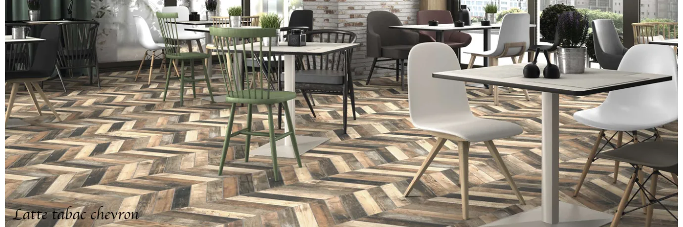 carrelage imitation parquet latte tabac chevron pour un restaurant