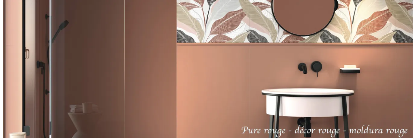 carrelage salle de bain pure rouge et décor fleur rouge pour la salle de bain 