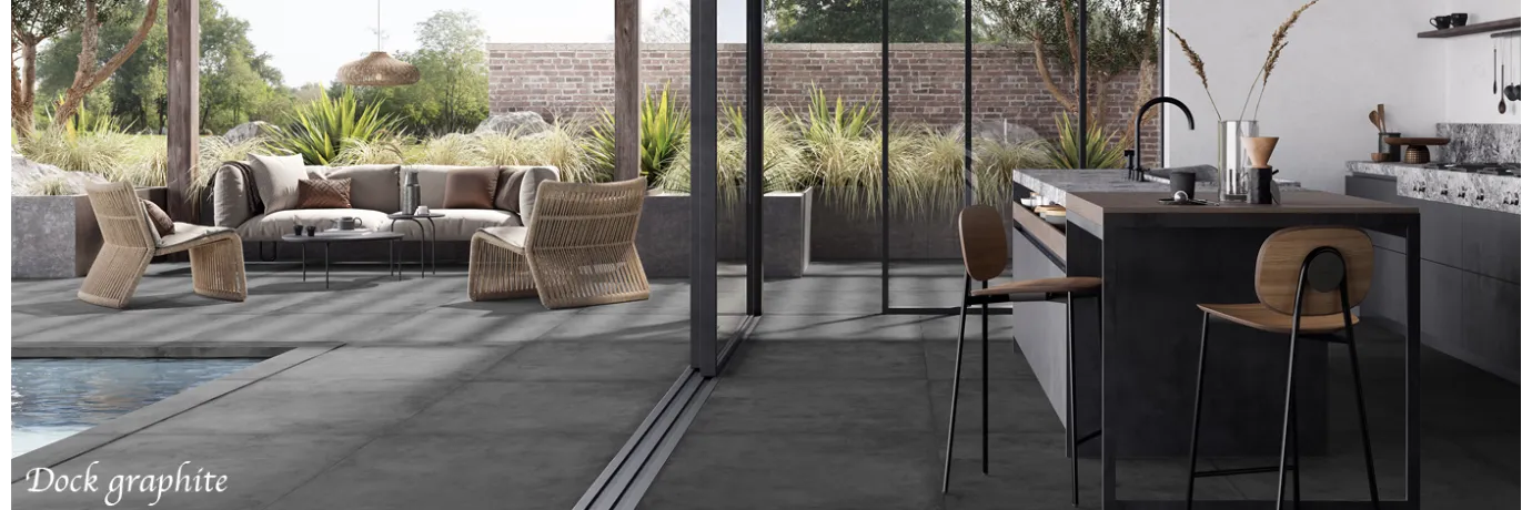 dalle extérieur dock graphite pour le contour de la piscine assortie au carrelage intérieur style classe et nature