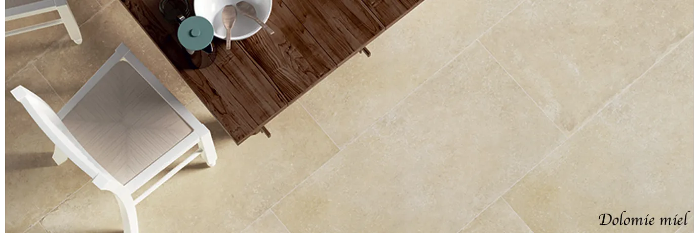 Carrelage sol effet pierre Dolomie miel couleur beige doré pour le sol de la cuisine