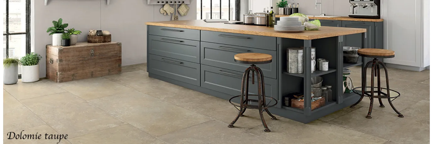 carrelage intérieur effet pierre dolomie taupe pour le sol de la cuisine