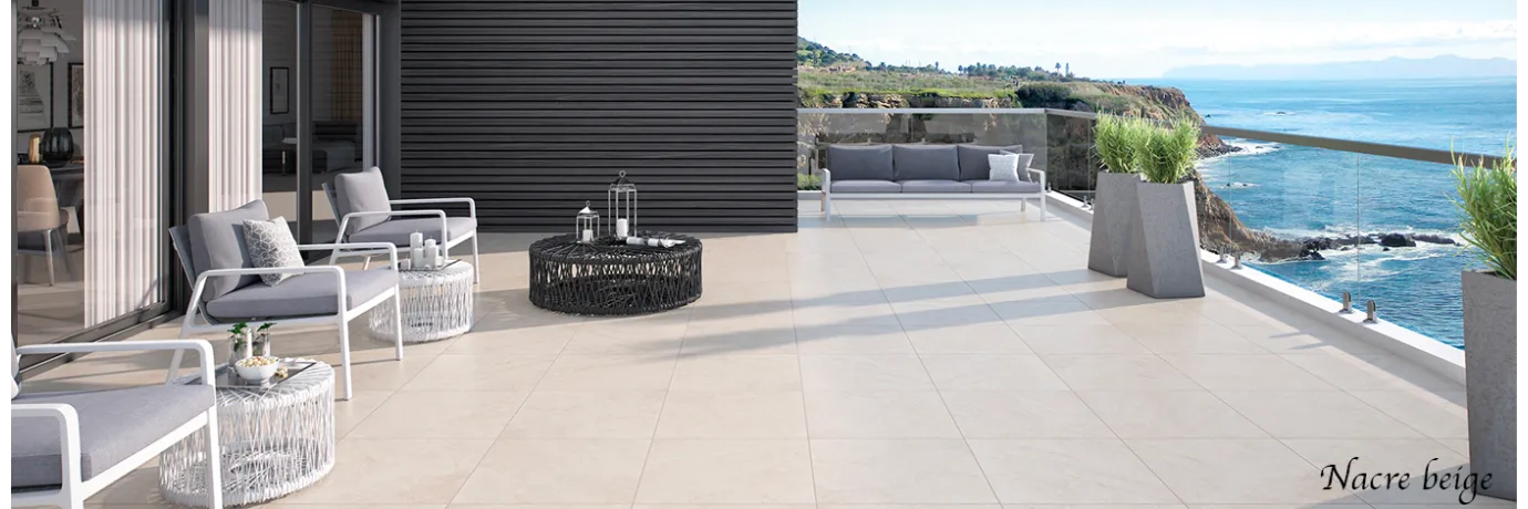 Dalle extérieur Nacre beige pour une terrasse 