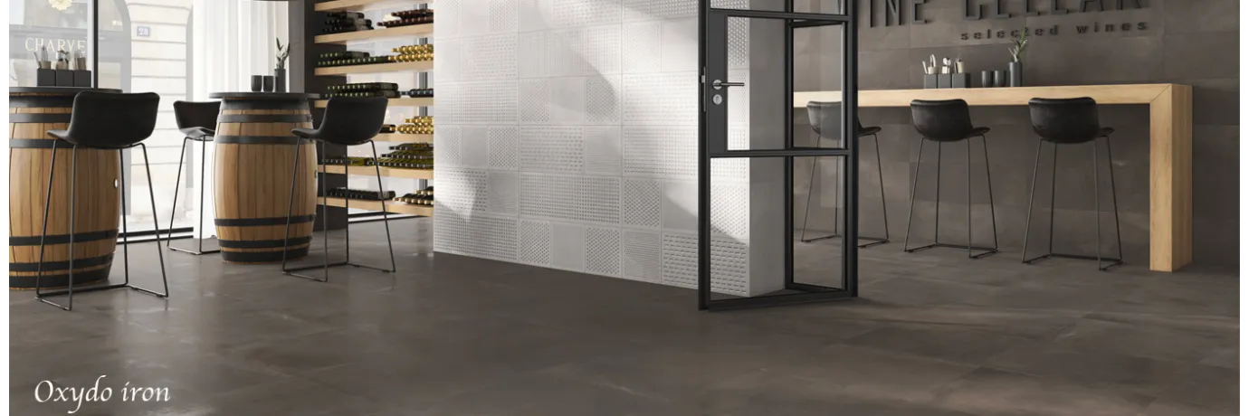 Carrelage sol effet métal Oxydo iron couleur marron pour une brasserie style déco industrielle