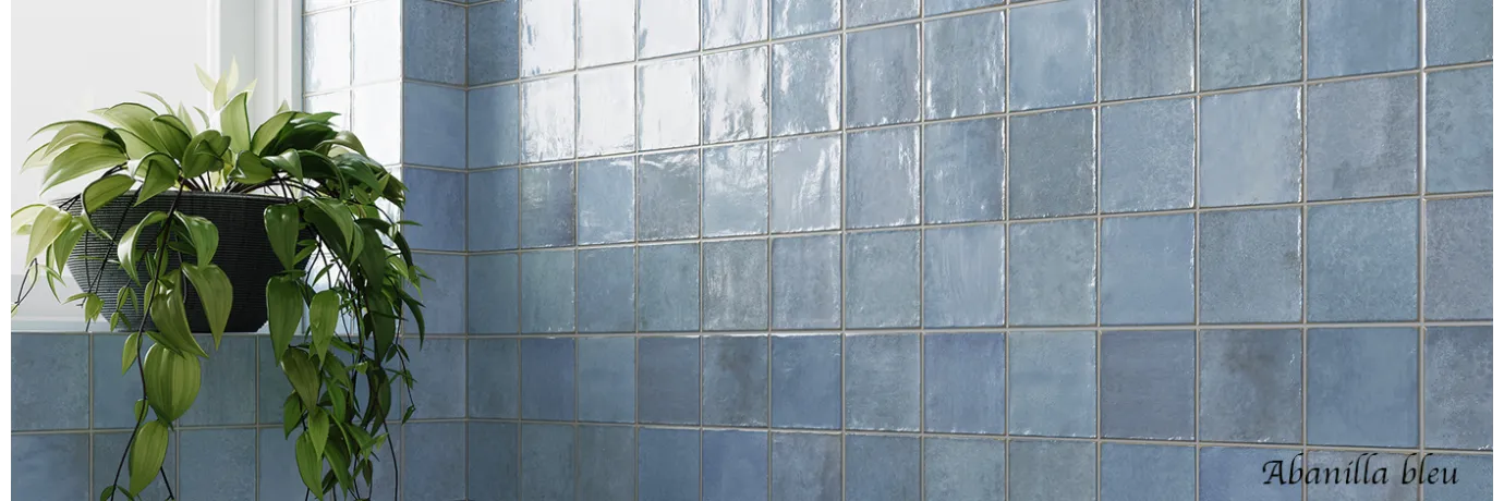 Carrelage mur effet zellige Abanilla bleu pour l'intérieur de la douche italienne