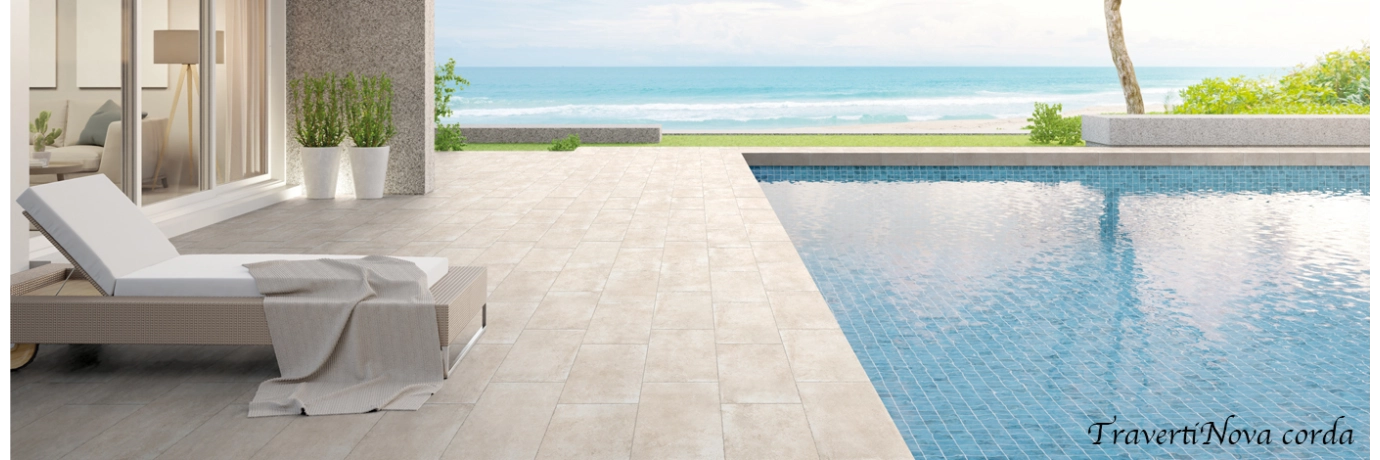 Carrelage sol extérieur effet pierre Travertin TravertiNova corda dans les ton blanc pour le contour de la piscine