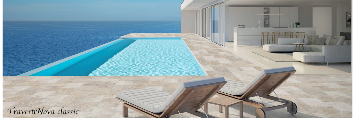 Carrelage sol extérieur effet pierre Travertin TravertiNova classic dans les tons beige pour le contour de la piscine