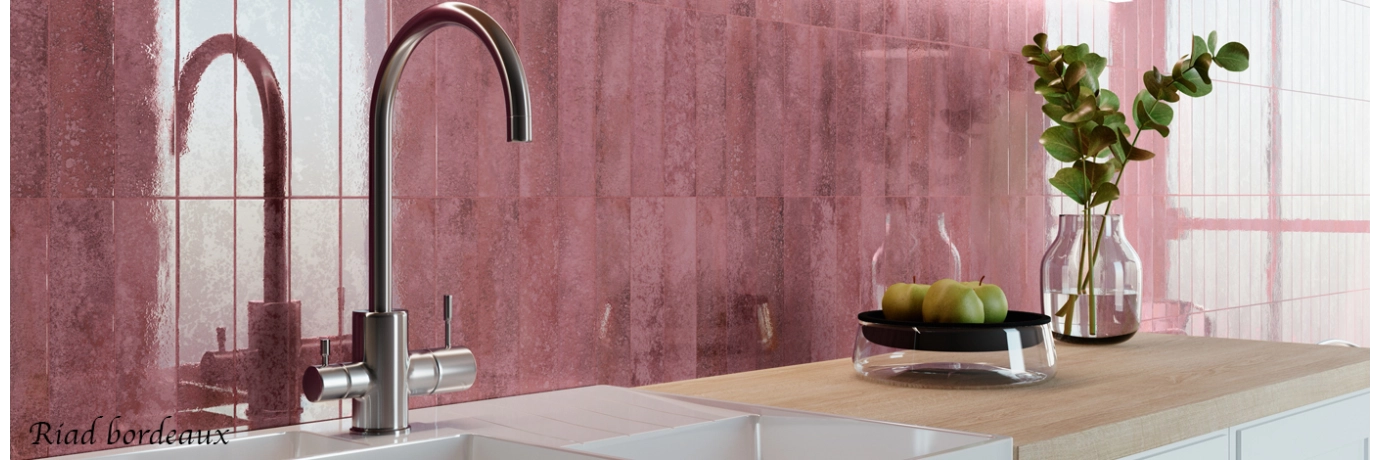 Carrelage mur effet zellige Riad bordeaux pour le mur de la cuisine