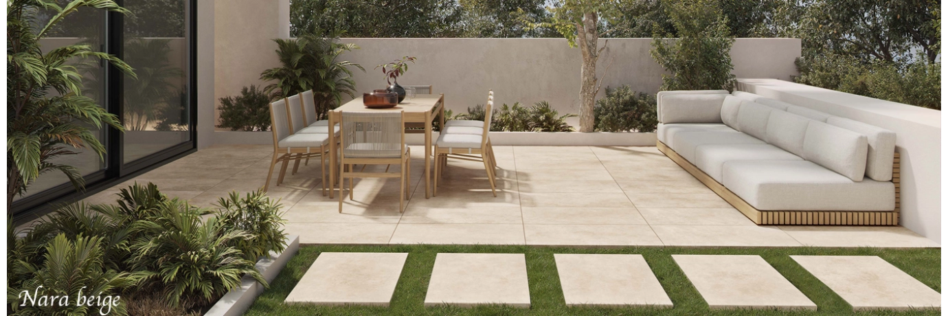 Dalle extérieur Nara 2.0 beige pour creer un chemin devant la terrasse