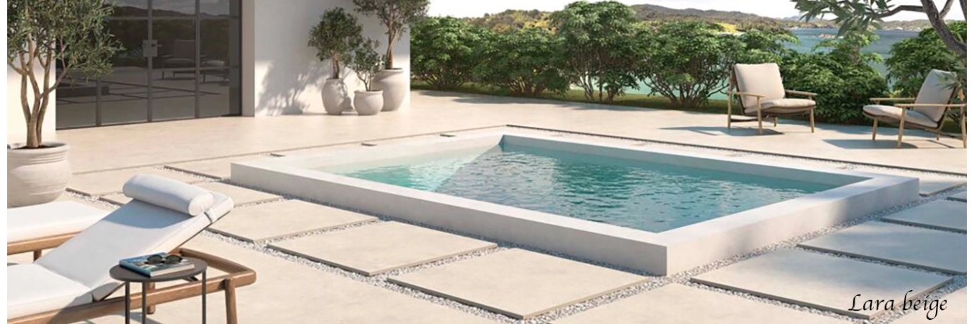 Dalle extérieur effet Travertin Lara beige pour le contour de la piscine