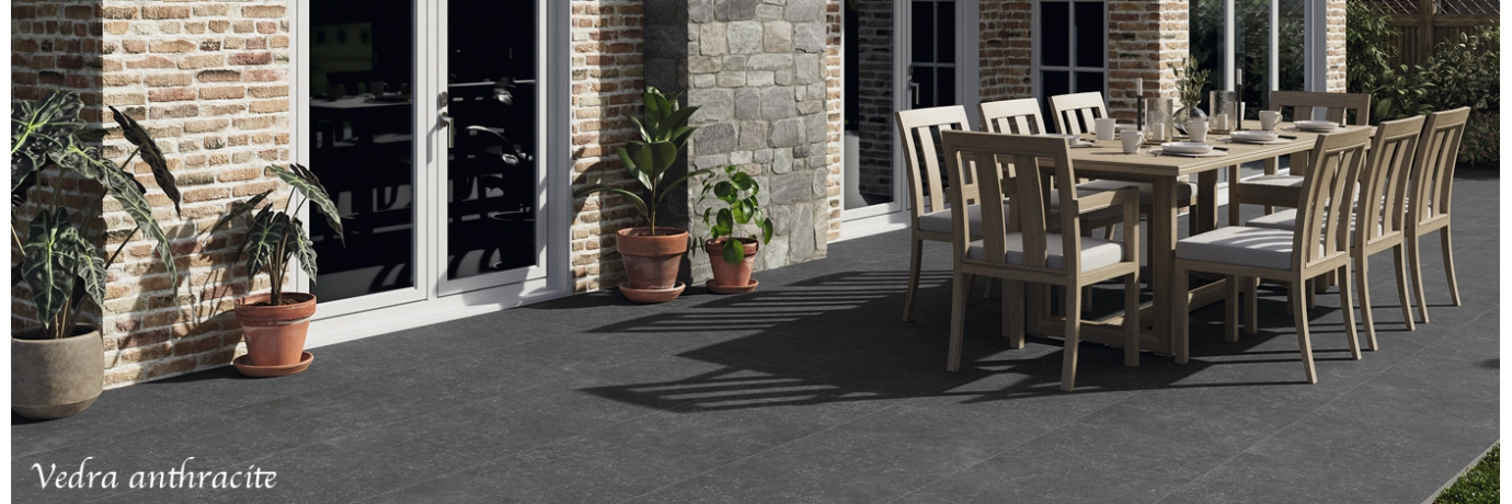 Dalle extérieur Vedra 2.0 anthracite R11 pour la terrasse style déco moderne