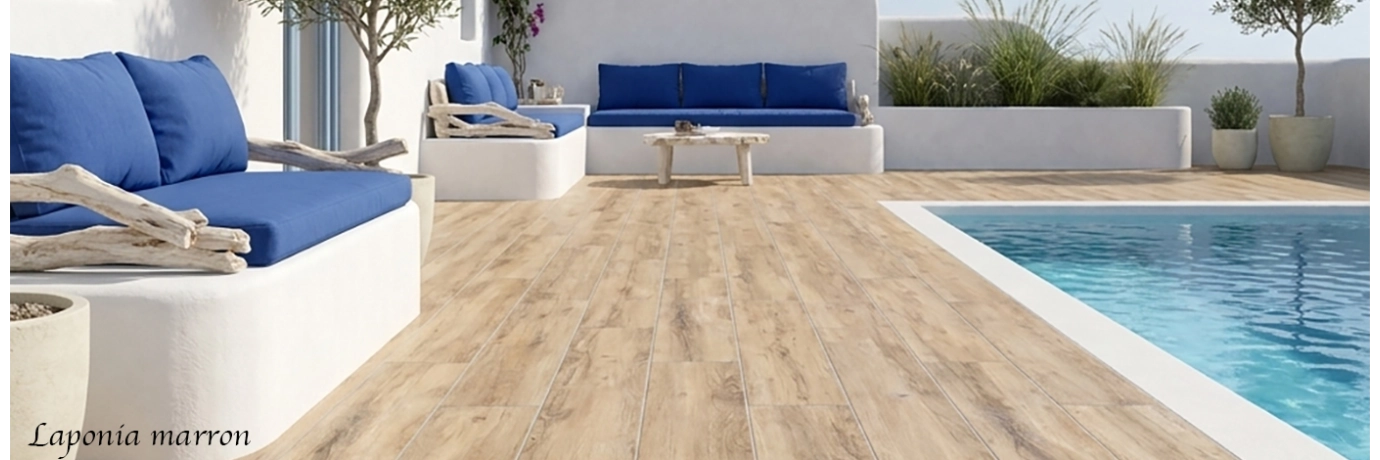 Dalle extérieur effet bois Laponia marron pour la terrasse et le contour de la piscine style déco turquie