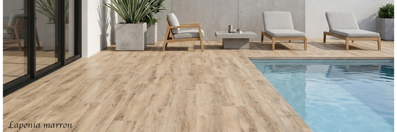 Dalle extérieur effet bois Laponia marron pour la terrasse et le contour de la piscine stule déco moderne